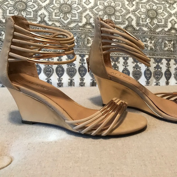 Aldo Shoes - Women's Aldo Wedge Sandals Bone/Rose Gold SZ: 6.5